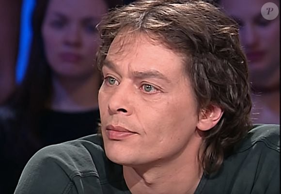 Ari Boulogne (né Christian Aaron Paffgen, fils illégitime d'Alain Delon) dans l'émission "Tout le monde en parle" d'Ardisson en 2001. Ari Boulogne ( fils de la chanteuse Nico, qui a toujours clamé que son père était Alain Delon) est mort chez lui dans le XV eme arrodissement de paris le 20 mai 2023.
© Capture TV France 2 via Bestimage