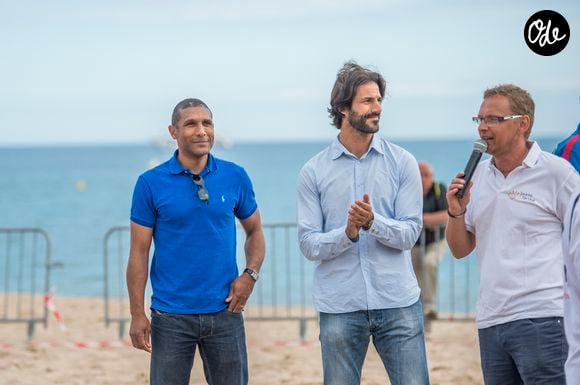 Le lieu propose des petits-déjeuners et déjeuners faits maison dans un décor inspiré des années 1930.

Franck Passi, Mickaël Madar - Match de beach soccer au profit de l'association "Sourire et Partage" sur la plage à Cannes le 1er juin 2016.