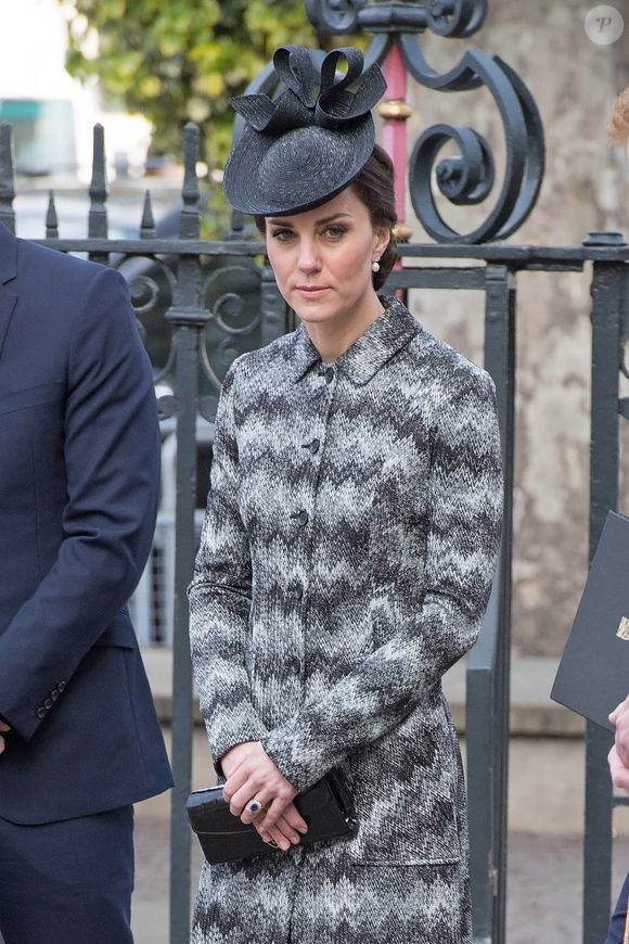 Kate Middleton s'engage pour de nombreuses causes.

Catherine Kate Midleton, duchesse de Cambridge à la messe Service of Hope,  en l'honneur des victimes de l'attentat de Londres à l'abbaye de Westminster à Londres le 5 avril 2017.