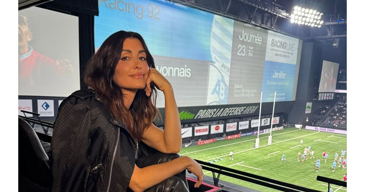 Jenifer affole Paris La Défense Arena en mini robe strass et cuissardes en  cuir - Purepeople