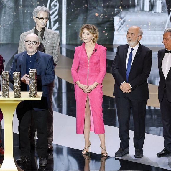 Rétro - Décès de Michel Blanc - Un César spécial pour la troupe du Splendid, Josiane Balasko, Michel Blanc, Thierry Lhermitte, Marie-Anne Chazel, Gérard Jugnot, Christian Clavier et Bruno Moynot, sur scène lors de la 46ème cérémonie des César à l'Olympia à Paris le 12 mars 2021. ©   Pierre Villard/ Pool / Bestimage