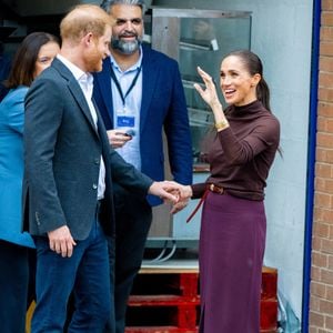 Le prince Harry, duc de Sussex et Meghan Markle, duchesse de Sussex, lors de la visite de l'association caritative pour la jeunesse et la communauté 'The Community Recording Studio' dans le quartier de St Ann’s à Nottingham le 15 octobre 2026.

Photo : Backgrid USA / Bestimage