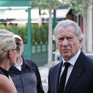 Sophie Davant et William Leymergie assistent aux obsèques de Philippe Labro à l'église Saint Germain des Prés à Paris, France, le 13 juin 2025. Photo par Nasser Berzane/Abaca