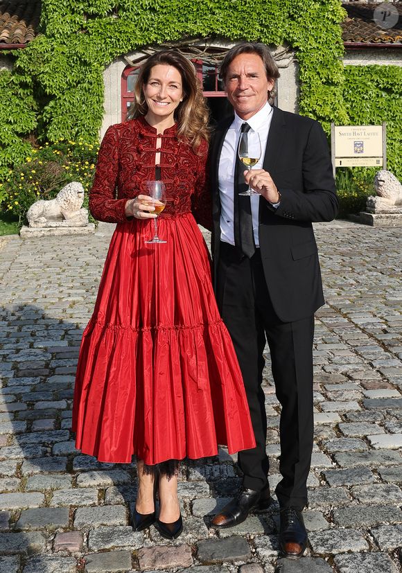 Un quotidien qui convient bien à la journaliste de 48 ans.

Anne-Claire Coudray et son compagnon Nicolas Vix lors de la fête de la fleur et l'intronisation de personnalités commandeurs et ambassadeurs par la Commanderie du Bontemps au Château Smith Haut Lafitte à Martillac le 27 avril 2023.
© Fabien Cottereau / Patrick Bernard / Bestimage