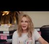 Elle évoque une période difficile et un fort isolement.

Kylie Minogue dans les coulisses de la série documentaire Netflix. Backgrid UK/ Bestimage