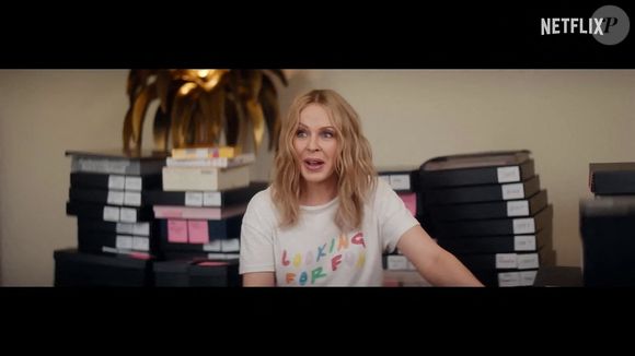 Elle évoque une période difficile et un fort isolement.

Kylie Minogue dans les coulisses de la série documentaire Netflix. Backgrid UK/ Bestimage