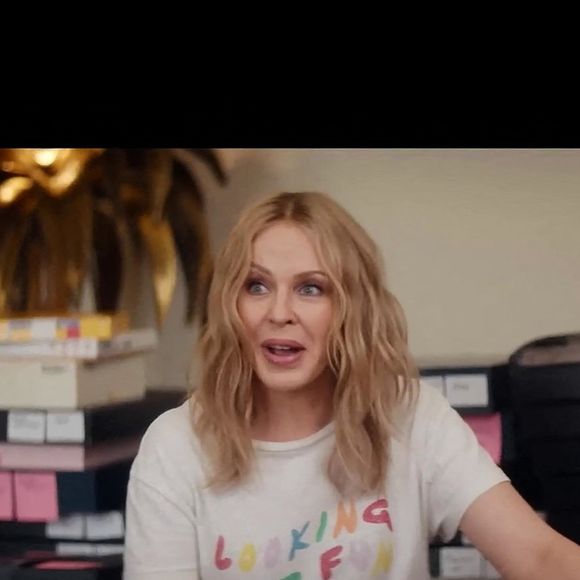 Elle évoque une période difficile et un fort isolement.

Kylie Minogue dans les coulisses de la série documentaire Netflix. Backgrid UK/ Bestimage