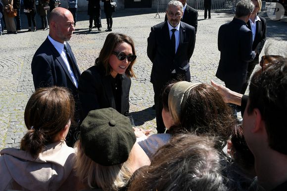 À l’issue de la cérémonie, les participants sont sortis très émus, la plupart en silence et le visage fermé. 

Laura Smet - Sorties des obsèques de Nathalie Baye en l'église Saint-Sulpice à Paris le 24 avril 2026. © Lionel Urman / Bestimage