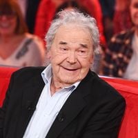 À 92 ans, Pierre Perret a parcouru 120 km pour un événement qui lui tient à cœur dans le Val-d’Oise : il apparaît souriant et en pleine forme !