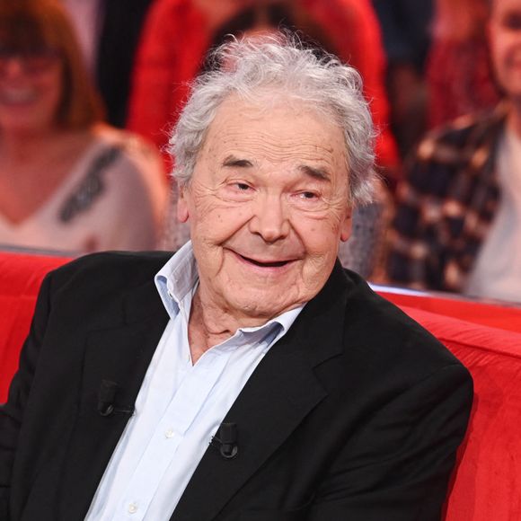 Nonagénaire, Pierre Perret fait malgré tout partie des chanteurs qui parlent à plusieurs générations. Référence culturelle, notamment en raison de sa manière de jouer avec la langue française dans ses chansons...

Exclusif - Pierre Perret lors de l'enregistrement de l'émission "Vivement dimanche" au studio Rive Gauche, présentée par M.Drucker, à Paris, France. © Guillaume Gaffiot/Bestimage