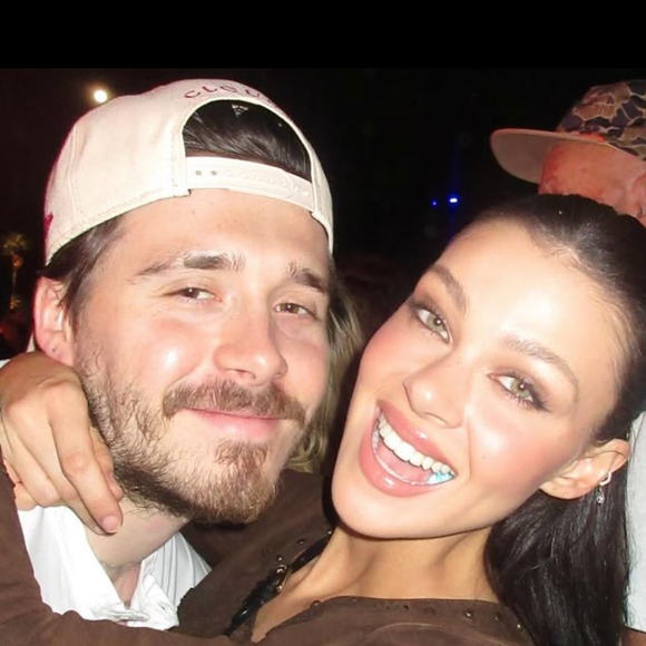 Des témoignages évoquent un schéma similaire lors de sa relation passée avec Anwar Hadid, dont la famille aurait également souffert de son influence.

Capture Instagram Nicola Peltz