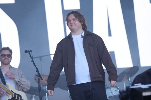 Lewis Capaldi se produit sur la scène Pyramid lors du festival de Glastonbury à Worthy Farm dans le Somerset, au Royaume-Uni, le vendredi 27 juin 2025. Photo par Yui Mok/PA Wire/ABACAPRESS.COM