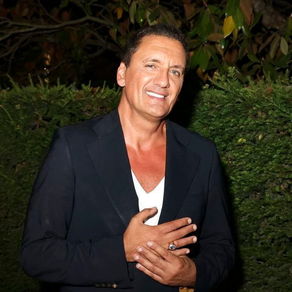 "Je fais de la boxe, des abdos, de la respiration. J’essaie de retrouver 'mon poids de scène'", avait-il révélé dans les colonnes de "Gala" en janvier 2025

Exclusif - Dany Brillant en backstage de l'enregistrement de l'émission La Grande Fête de Carcassonne, diffusée le samedi 6 septembre à 21.10 sur France 2, dans la Cité Médiévale de Carcassonne, France, le 24 juin 2025. © Jack Tribeca/Bestimage