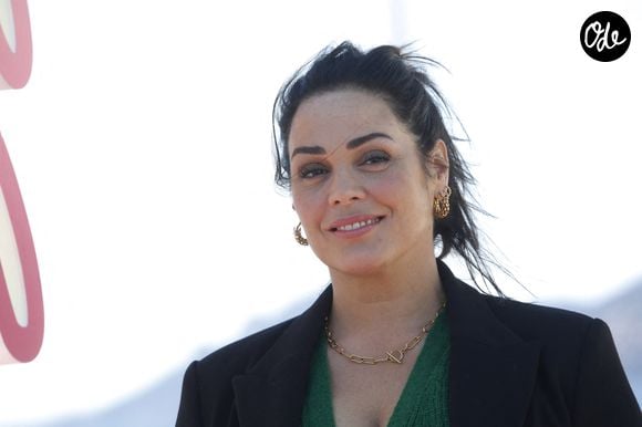 Lola Dewaere au photocall de la série "Astrid et Raphaëlle" lors de la 5ème saison du festival International des Séries "Canneseries" à Cannes, France, le 2 avril 2022. © Denis Guignebourg/Bestimage