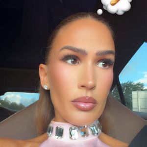En légende de ses stories postées sur Instagram, l’acolyte de Slimane précise que la tenue a été choisie par ses soins.

Compte Instagram de Vitaa