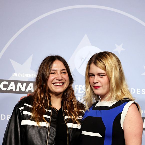 Izïa Higelin (membre du jury), Zaho de Sagazan au photocall de la cérémonie d'ouverture du 28ème Festival International du Film de Comédie à l'Alpe d'Huez le 13 janvier 2025.

© Dominique Jacovides / Bestimage