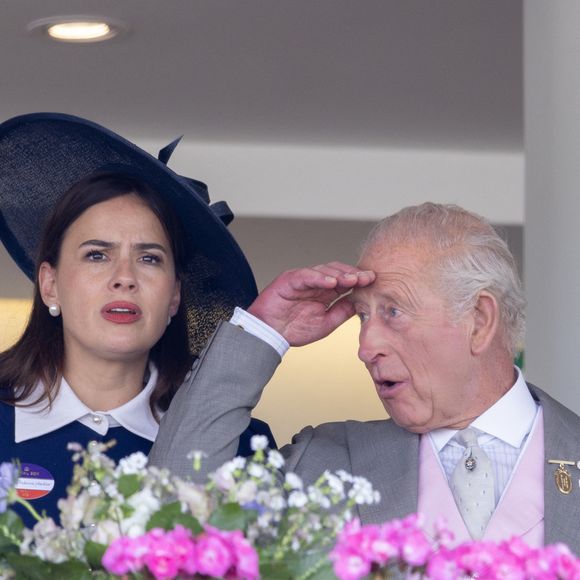 Pour Sophie Winkleman, la médiatisation des membres de la famille royale est quelque chose qui n'est pas souhaitable.

Quatrième jour du meeting royal d'Ascot, à l'hippodrome d'Ascot, dans le Berkshire, au Royaume-Uni. Sur la photo : le roi Charles III, la reine Camilla Parker Bowles, reine consort d'Angleterre, et Sophie Winkleman. Photo par GOFF/BESTIMAGE