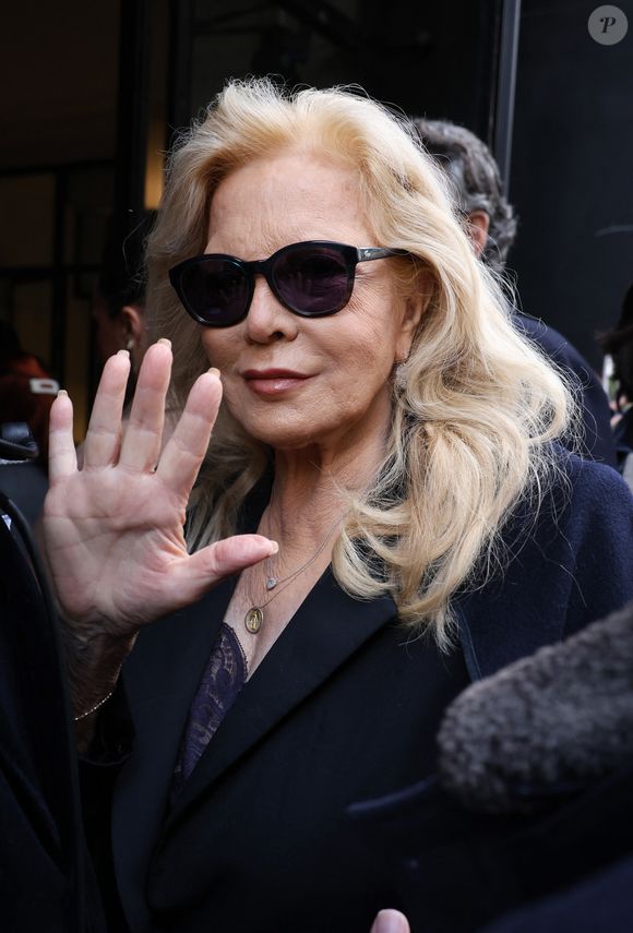 Sylvie Vartan - Les célébrités arrivent au défilé Stéphane Rolland à la Salle Pleyel, "Collection Haute Couture Printemps/Eté 2025" lors de la Fashion Week de Paris (PFW), le 28 janvier 2025. 
© Denis Guignebourg / Bestimage