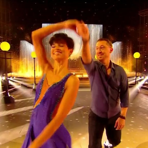 Adjoint au maire d’Hersin-Coupigny et figure investie de sa commune, il avait déjà dû faire face aux remarques sur leur différence d’âge, puis lors de son apparition dans Danse avec les stars. 

Eve Gilles (Miss France 2024) en couple avec Simon depuis un an et demi, on découvre son visage dans l'émission "Danse avec les stars 2025" du 21 mars, sur TF1