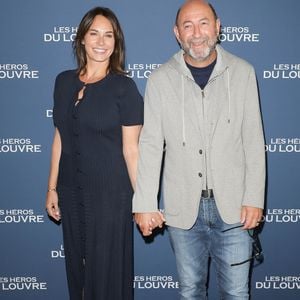 Kad Merad et sa femme Julia Vignali - Avant-première du film "Les héros du louvre" au cinema L'Arlequin à Paris le 1er septembre 2026. © Coadic Guirec/Bestimage