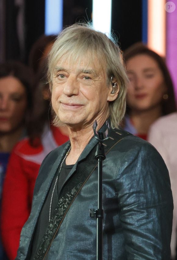 Jean-Louis Aubert - Les célébrités se mobilisent pour la 38ème édition du Téléthon dans les studios de France 2 à Paris © Coadic Guirec / Bestimage