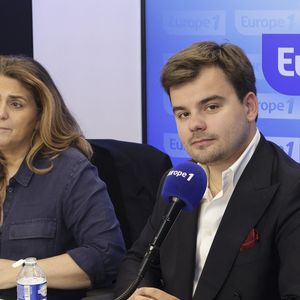 Exclusif - Valérie Benaim, Gauthier Le Bret  - Cyril Hanouna sur le plateau de de l’émission « On Marche Sur La Tête » présentée par C.Hanouna et diffusée en direct sur Europe 1 à Paris le 29 avril 2025. © Jack Tribeca/Bestimage
