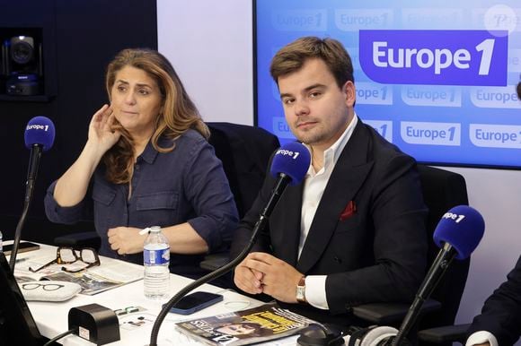 Exclusif - Valérie Benaim, Gauthier Le Bret  - Cyril Hanouna sur le plateau de de l’émission « On Marche Sur La Tête » présentée par C.Hanouna et diffusée en direct sur Europe 1 à Paris le 29 avril 2025. © Jack Tribeca/Bestimage