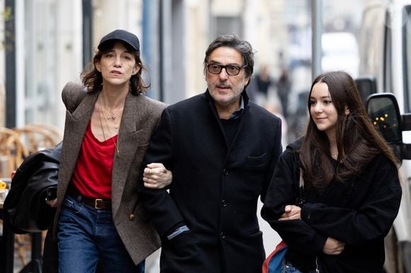 Charlotte Gainsbourg , Yvan Attal et leur fille Jo Attal - Inauguration de la passerelle Jane Birkin devant les 41-43 quai de Valmy à Paris le 13 décembre 2025.
© Cyril Moreau / Bestimage