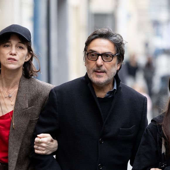 Charlotte Gainsbourg , Yvan Attal et leur fille Jo Attal - Inauguration de la passerelle Jane Birkin devant les 41-43 quai de Valmy à Paris le 13 décembre 2025.
© Cyril Moreau / Bestimage