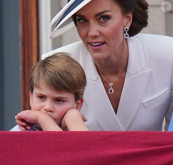 Naturellement aujourd'hui, Kate Middleton et son époux le prince William lui ont souhaité un joyeux anniversaire par le biais de leurs réseaux sociaux. 

Catherine Kate Middleton, duchesse de Cambridge, le prince Louis et la princesse Charlotte - Les membres de la famille royale regardent le défilé Trooping the Colour depuis un balcon du palais de Buckingham à Londres lors des célébrations du jubilé de platine de la reine le 2 juin 2022.