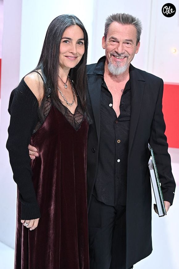 Florent Pagny et son épouse Azucena - Enregistrement de l'émisssion Vivement dimanche au studio Gabriel, presentée par Michel Drucker . Diffusion sur France 2 le 21 Novembre 2021 . © Guillaume Gaffiot / Bestimage