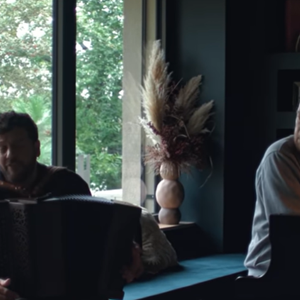 Et studio de musique.

Claudio Capéo ouvre les portes de sa maison.