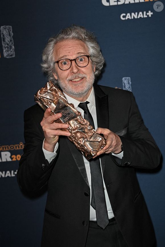 A notamment que peu de choses ne lui réussissent pas, puisqu'outre cette belle carrière, il peut se taguer, dans la vie intime, d'être heureux en couple, marié et papa.

César du meilleur acteur dans un second rôle pour Nicolas Marié dans "Adieu Les Cons" lors de la pressroom (press room) remise des prix lors de la 46ème cérémonie des César à l'Olympia à Paris le 12 mars 2021 © David Niviere / Pool / Bestimage.