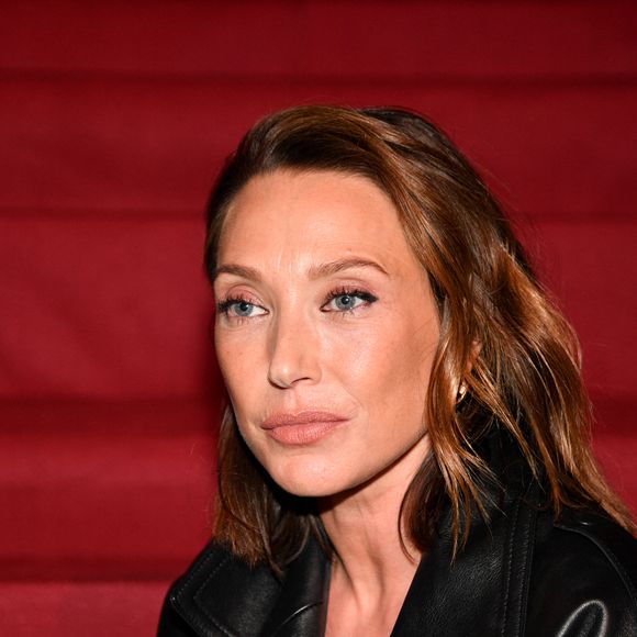 Laura Smet décrit ce duo comme "une chanson sublime oubliée" qui apporte du réconfort aujourd’hui.

Laura Smet lors du défilé Etam Live Show 2025 " J'ETAM " au Palais Brongniart à Paris le 30 Septembre 2025.

© Veeren / Perusseau / Bestimage