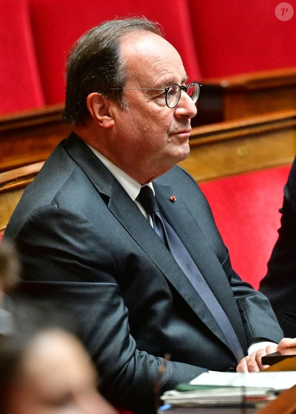 Socialistes et Apparentes' MP Francois Hollande lors d'une séance de questions au gouvernement à l'Assemblée nationale à Paris, France, le 25 mars 2025. © Christian Liewig/Bestimage