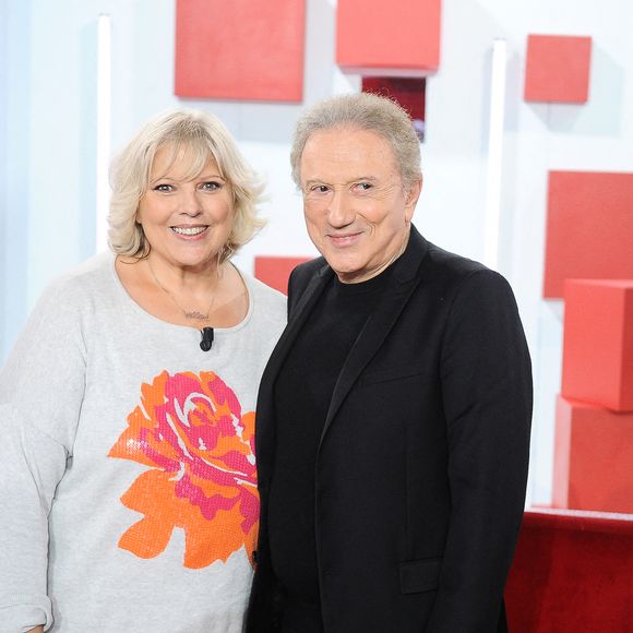 Exclusif - Laurence Boccolini et Michel Drucker lors de l'enregistrement de l'émission Vivement dimanche présentée par M.Drucker aux studios Rive Gauche, à Paris, France, le 1er octobre 2025. Diffusion sur France 3 le 9 novembre 2025. © Guillaume Gaffiot/Bestimage