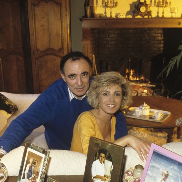 Elle a longtemps partagé l'amour de la Normandie avec son mari Philippe.

En France, en Normandie, Evelyne Dhéliat chez elle dans sa maison de l'Eure, avec son mari Philippe en octobre 1990. © |RISTROPH Michel.
