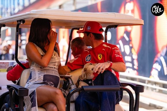 Enceinte de leur premier enfant, Alexandra Leclerc a parcouru le paddock en voiture de golf pour ne pas la fatiguer.

Charles Leclerc et sa femme, à Madrid, Espagne, le 11 septembre 2026.  

Photo par Antoine LAPEYRE / Reveries Agency via ABACAPRESS.COM