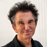 Jack Lang et sa "maison de nains" : une demeure insolite dans le Luberon, bien plus grande qu'il le prétend !