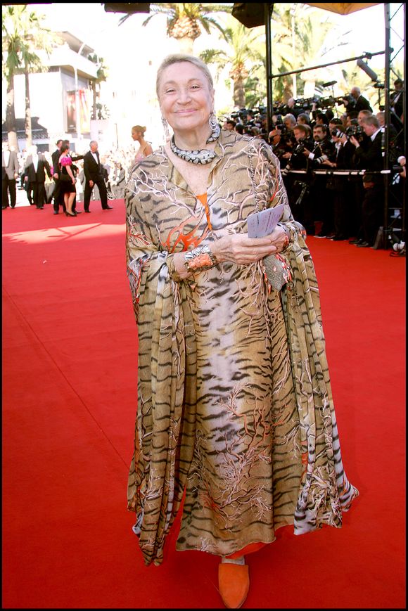Marta Marzotto lors de la montée des marches du film "Marie-Antoinette" dans le cadre du 59ème Festival International du Film de Cannes en 2006.  © BORDE-JACOVIDES / BESTIMAGE