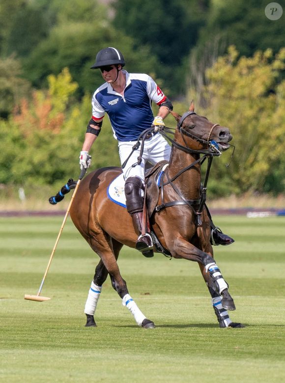 Le prince William, duc de Cambridge, participe au match de polo caritatif Out-Sourcing Inc au Guards Polo Club, Smiths Lawn à Windsor le 6 juillet 2022. Backgrid UK/ Bestimage