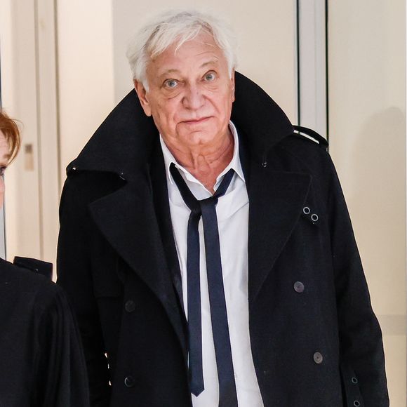 L'animateur de radio et de télévision Laurent Boyer arrive, accompagné de son avocate Marie-Alix Canu-Bernard, au tribunal judiciaire de Paris, France, le 30 mars 2026 lors d'une suspension de séance dans son procès pour violences conjugales et harcèlement. Laurent Boyer est accusé par une ancienne compagne de violences conjugales habituelles, de harcèlement et d'enregistrement non consenti d'images intimes. © Julien Sarkissian/Bestimage