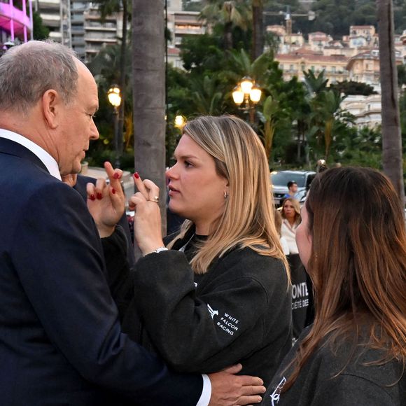 Le départ était ce mercredi 15 octobre, en présence du prince Albert.

Camille Gottlieb, la fille de la princesse Stéphanie et de Jean Raymond Gottlieb, est au départ du 9ème E-Rallye de Monte-Carlo, en tant que co-pilote de son amie Margaux Grundstein au volant d'une volvo, sur la place du Casino à Monaco, le 15 octobre 2025. © Bruno Bebert / Bestimage