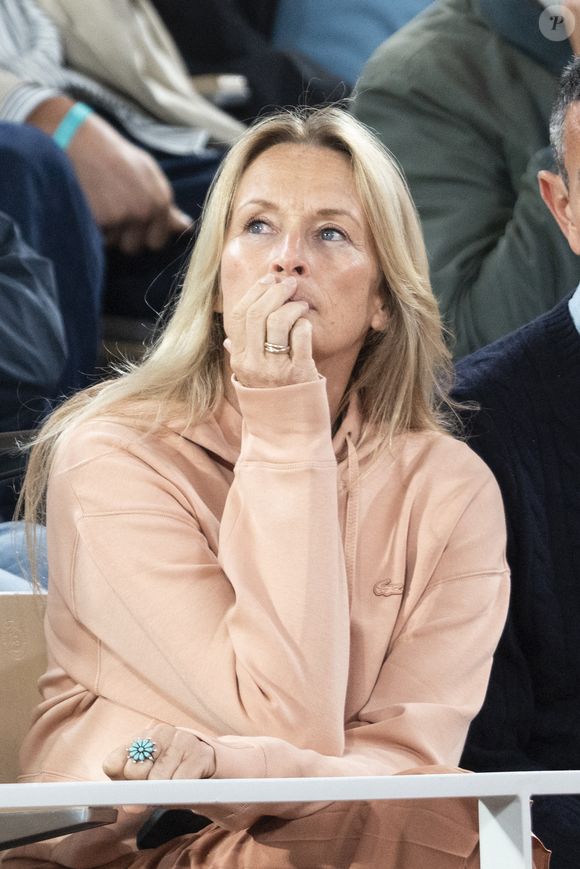 Estelle Lefébure dans les tribunes lors des Internationaux de France de Tennis de Roland Garros 2025, à Paris, France, le 5 juin 2025. © Jacovides-Moreau/Bestimage