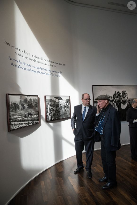 Exclusif - Le prince Albert II de Monaco et Sebastiao Salgado - Le prince Albert II de Monaco visite l'exposition du photographe Sebastiao Salgado au musée de l'homme à Paris le 21 février 2019. © Cyril Moreau/Bestimage