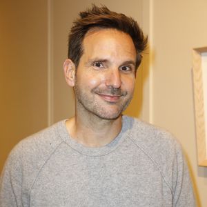 Exclusif - Christophe Michalak lors de la vente aux enchères caritative au profit de l'association BAB Charity à Paris pour aider les enfants atteints de leucémie chez Artcurial à Paris le 1er décembre 2025.

© Marc Ausset-Lacroix / Bestimage
