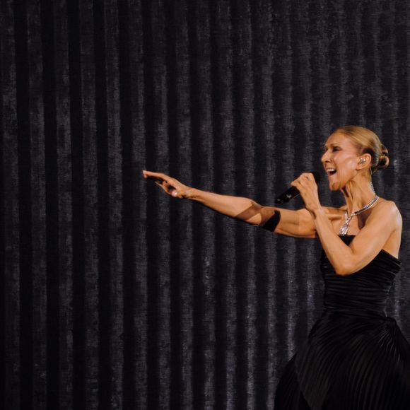Celine Dion, tenue et bijoux Boucheron, lors de son premier concert à la Plénitude Arena à Paris La Défense le 12 septembre 2026. 
Agence / Bestimage