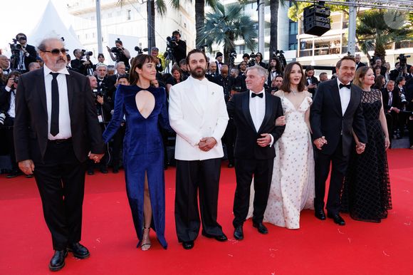 Gustave de Kervern, Vimala Pons, Pio Marmaï, Pierre Salvadori, Anaïs Demoustier, Gilles Lellouche, Madeleine Baudot - Montée des marches du film " La vénus électrique " pour la cérémonie d'ouverture du 79ème Festival International du Film de Cannes, le 12 mai 2026. © Jacovides-Moreau /Bestimage