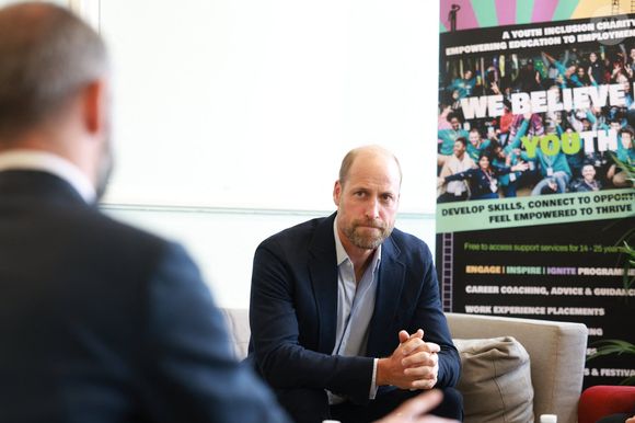 Le prince William a fondu en larmes avant de s'excuser.

Le prince de Galles lors d'une visite à Spiral Skills, une organisation de jeunesse à Lambeth, le 9 septembre 2025 à Londres, en Angleterre. © Mirrorpix / Bestimage
