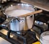 Pour cause : les astuces naturelles et faites maison s'imposent comme des alternatives écologiques et économiques.

Comment retirer des traces sur les parois de la douche ?